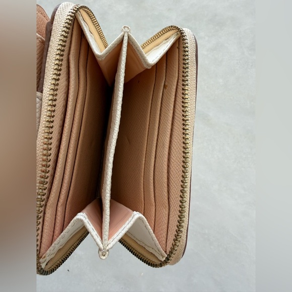 Coach pink pebbled leather wallet with white & gold accents - Picture 11 of 11